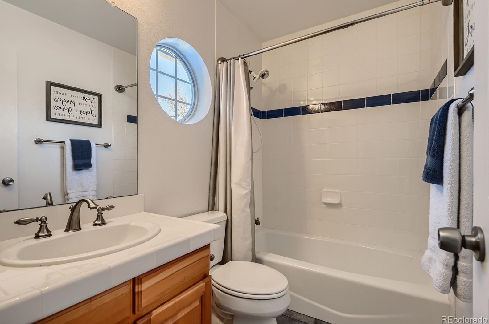 2122 Phillips Ln, Littleton CO 80122-3239 exterior