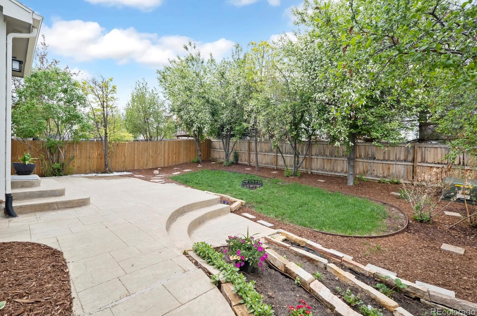 10557 Jaguar Dr, Littleton CO  80124-5200 exterior