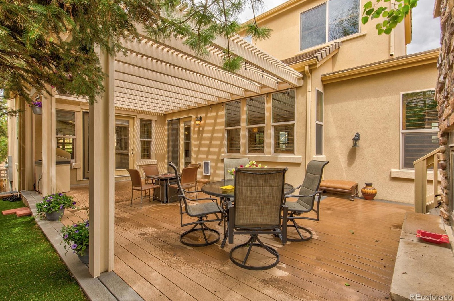 8991 Crossington Way, Littleton CO  80124-5583 exterior