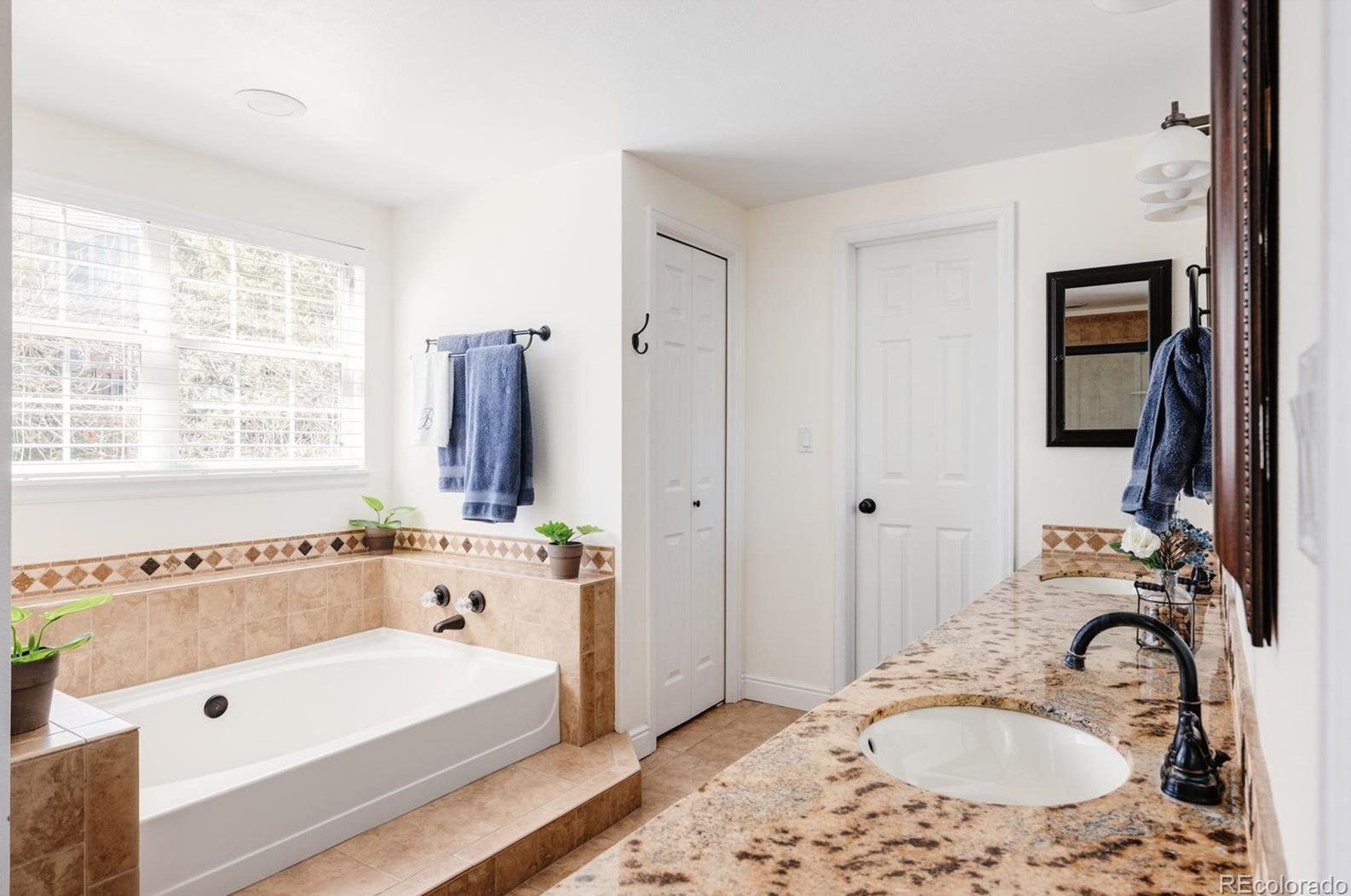 8783 Forrest Ct, Littleton CO  80126-2914 exterior