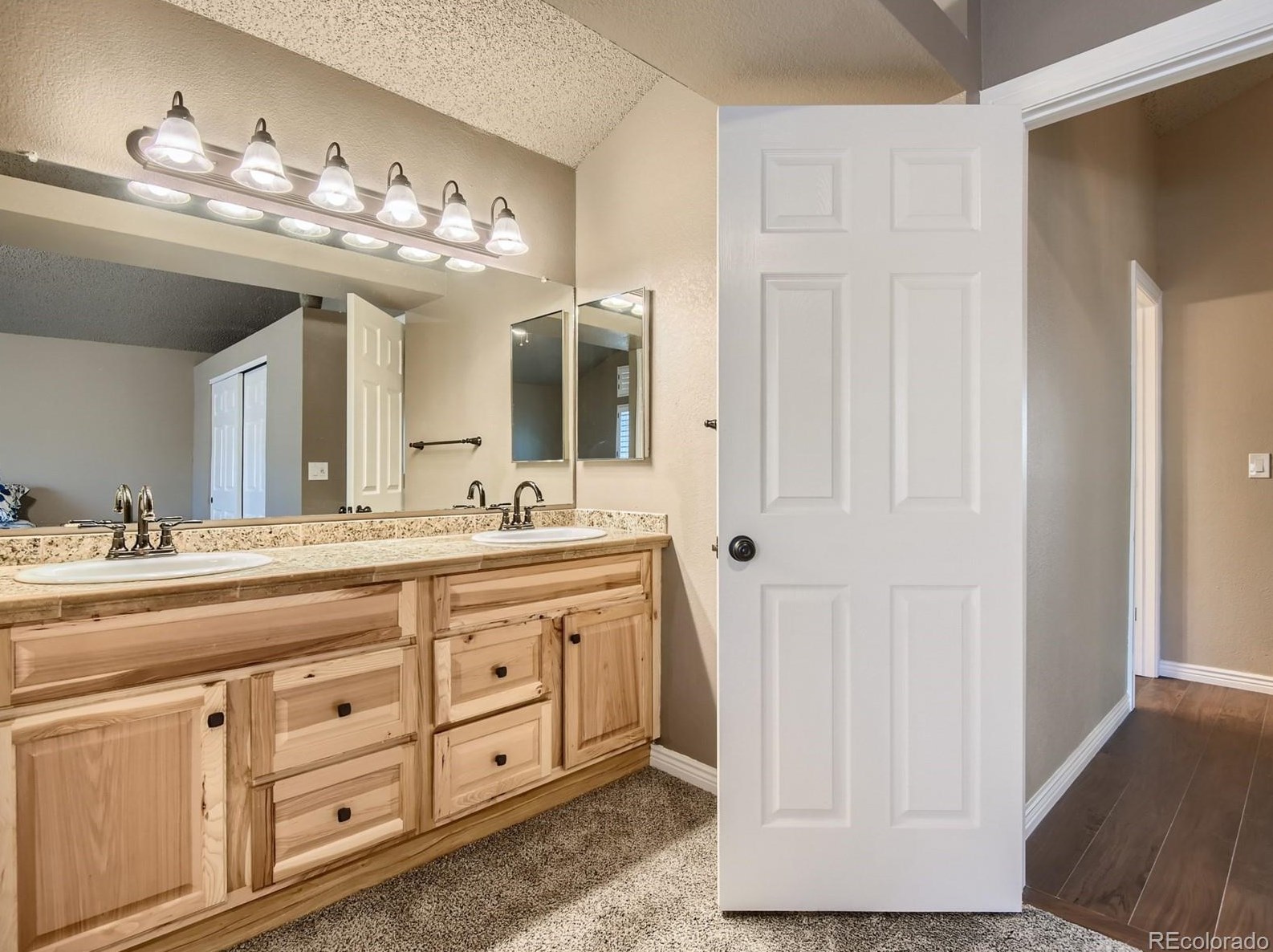 7556 Dawn Dr, Littleton CO 80125-8953 exterior