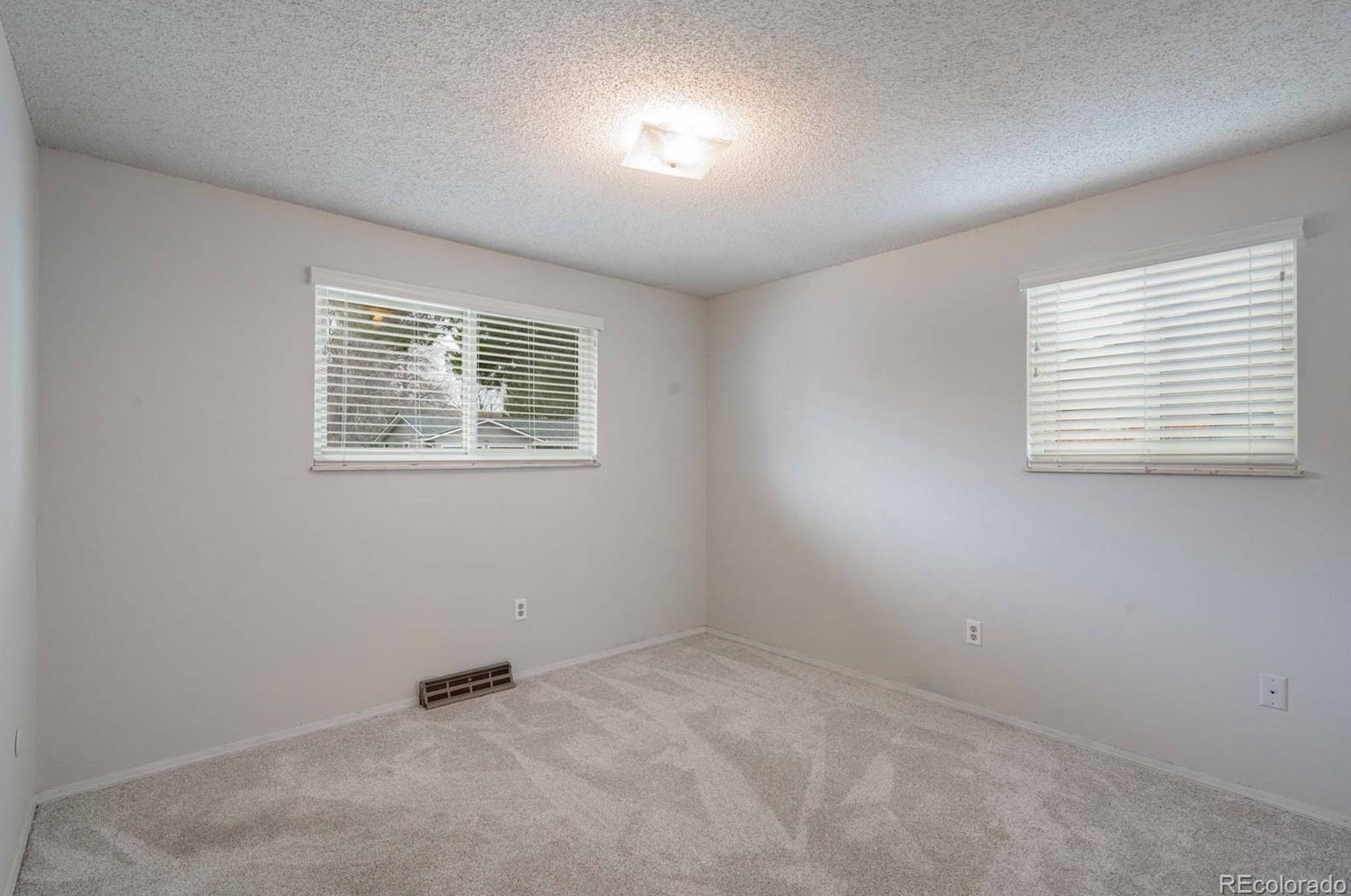 7412 Wellington St, Littleton CO 80122-3141 exterior