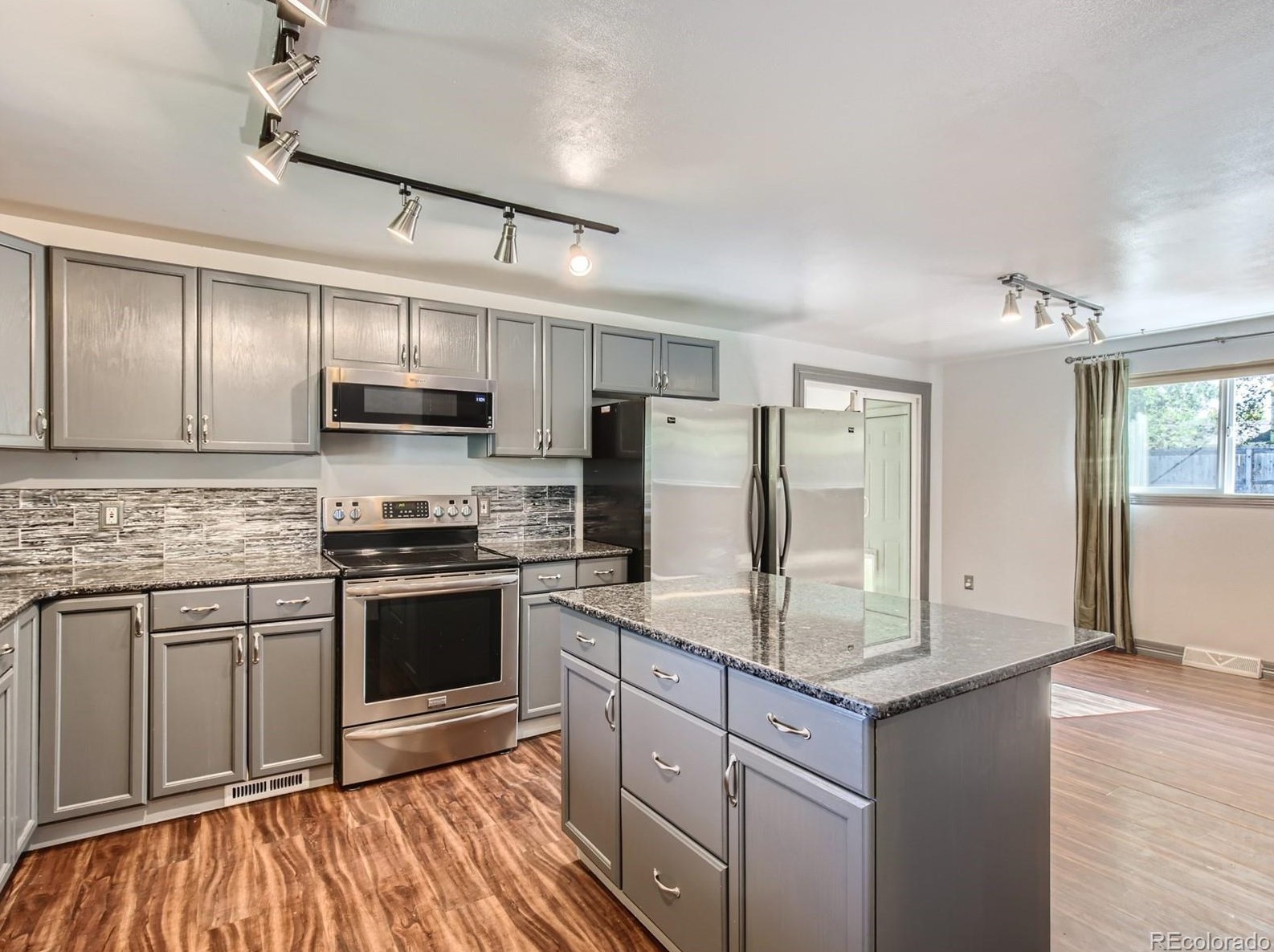10792 Allendale Dr, Arvada CO  80004-4677 exterior