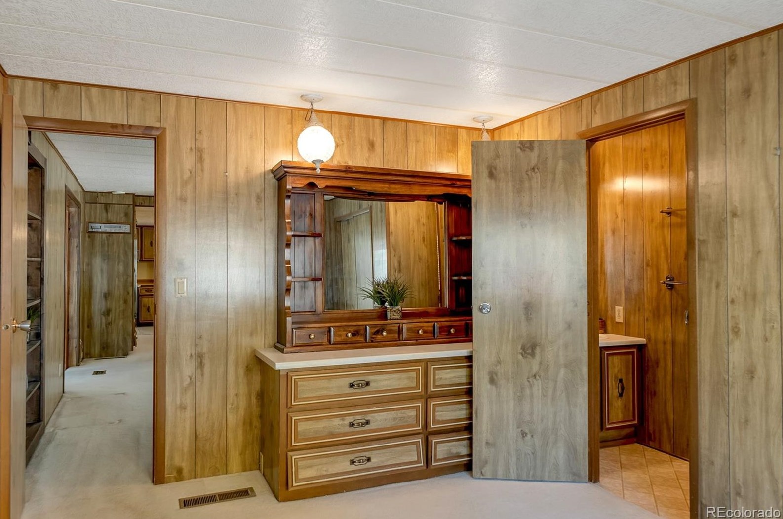 6705 Santa Fe Dr, Littleton CO 80120-2925 exterior