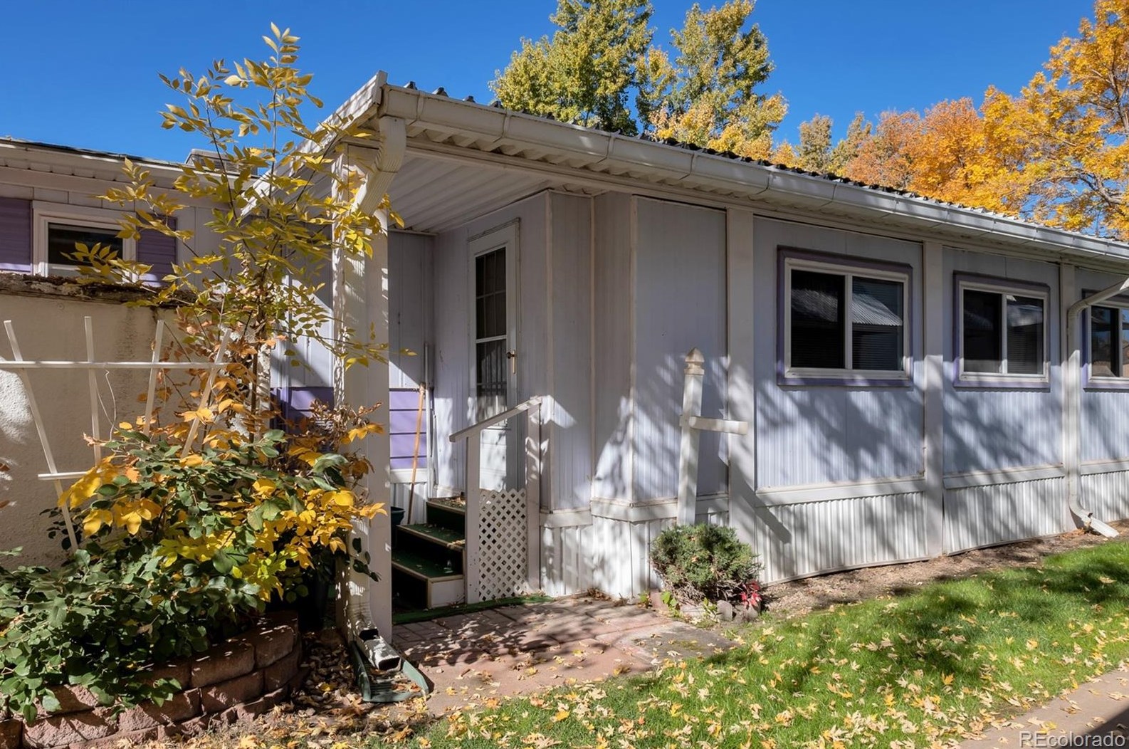 6705 Santa Fe Dr, Littleton CO 80120-2925 exterior