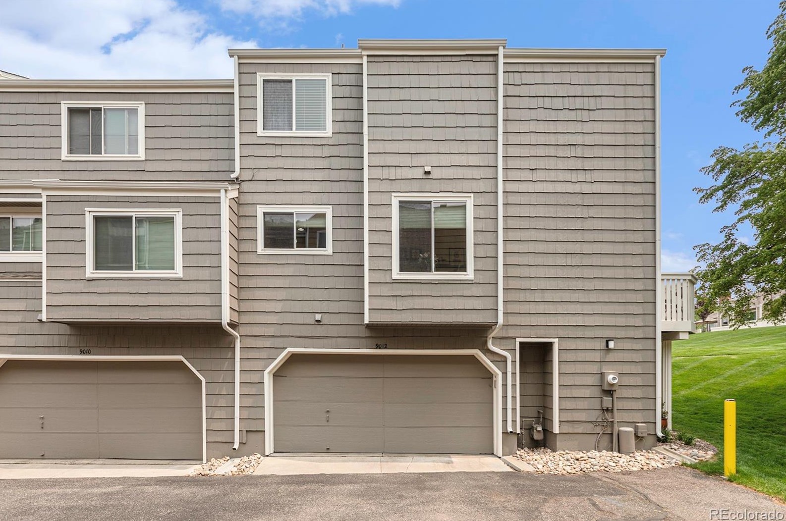 9012 Bear Mtn Dr, Littleton CO 80126-2296 exterior