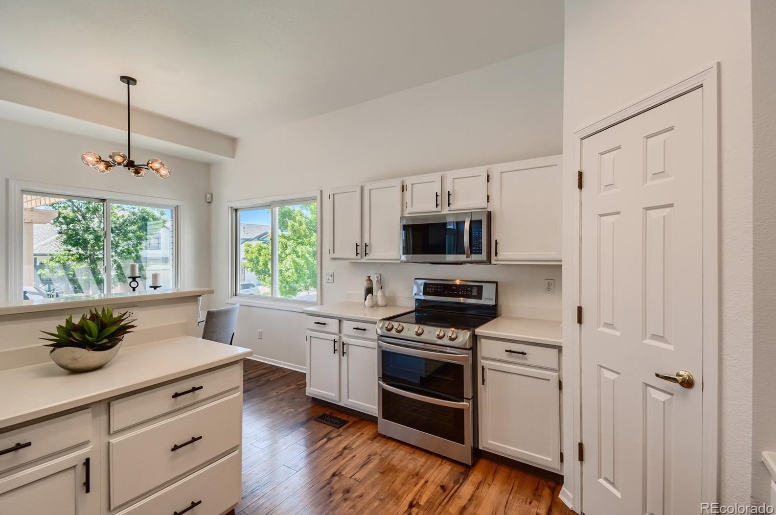 9604 Long Dr, Littleton CO 80120-4330 exterior