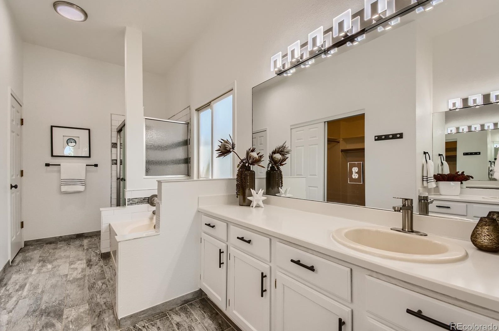 9604 Long Dr, Littleton CO 80120-4330 exterior