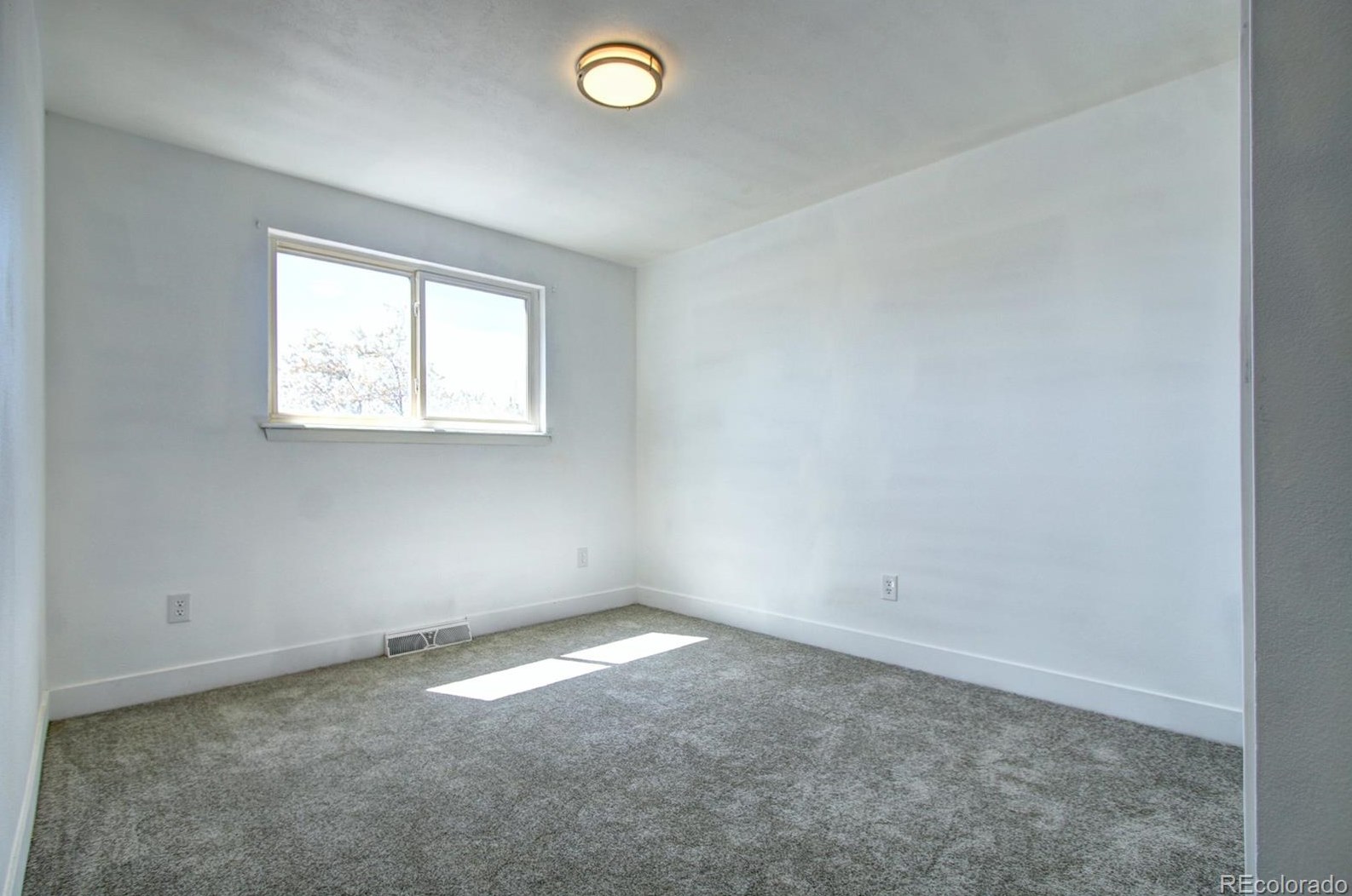 5933 Fairview Ave, Littleton CO  80128-5925 exterior