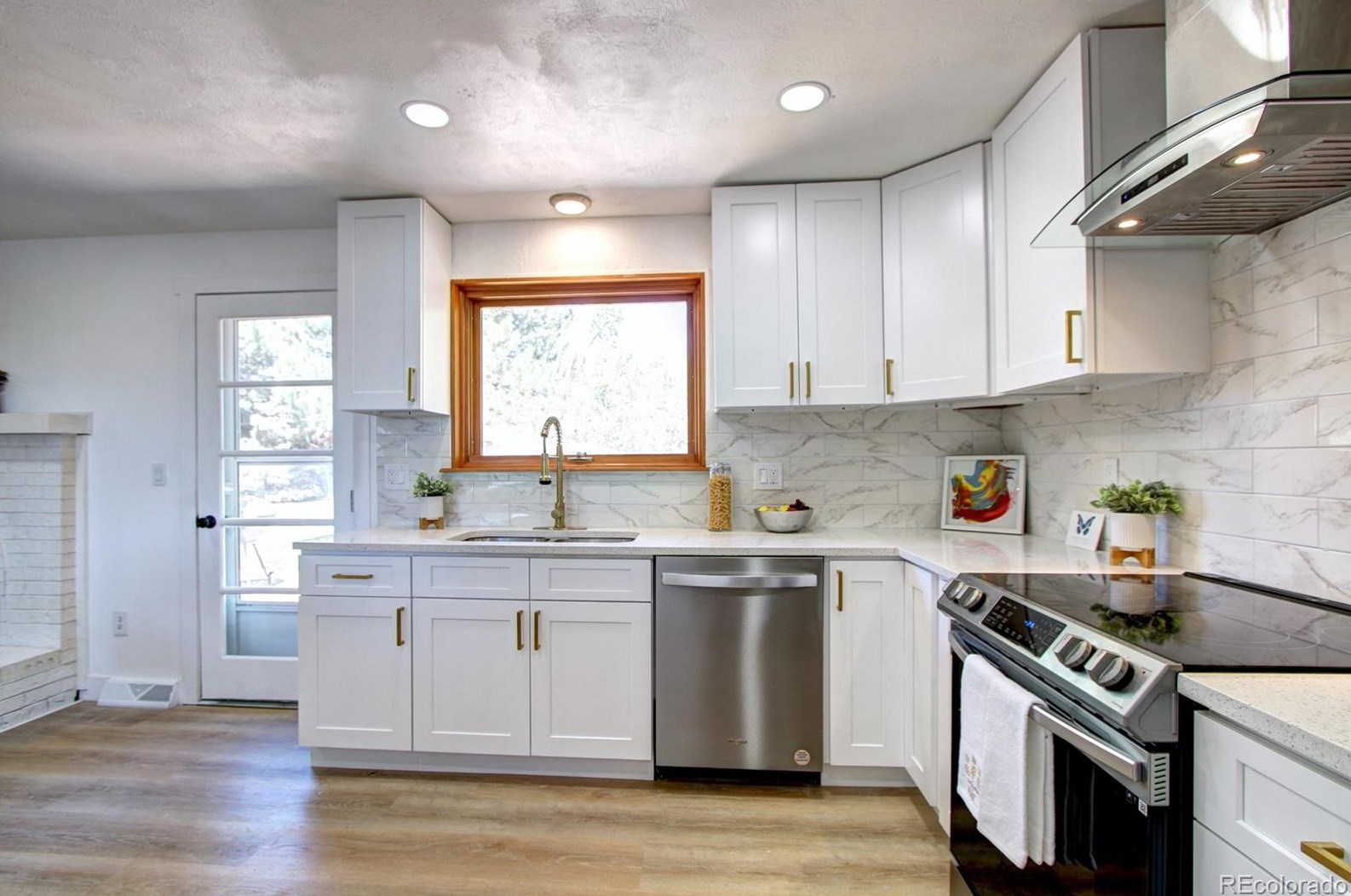 5933 Fairview Ave, Littleton CO  80128-5925 exterior