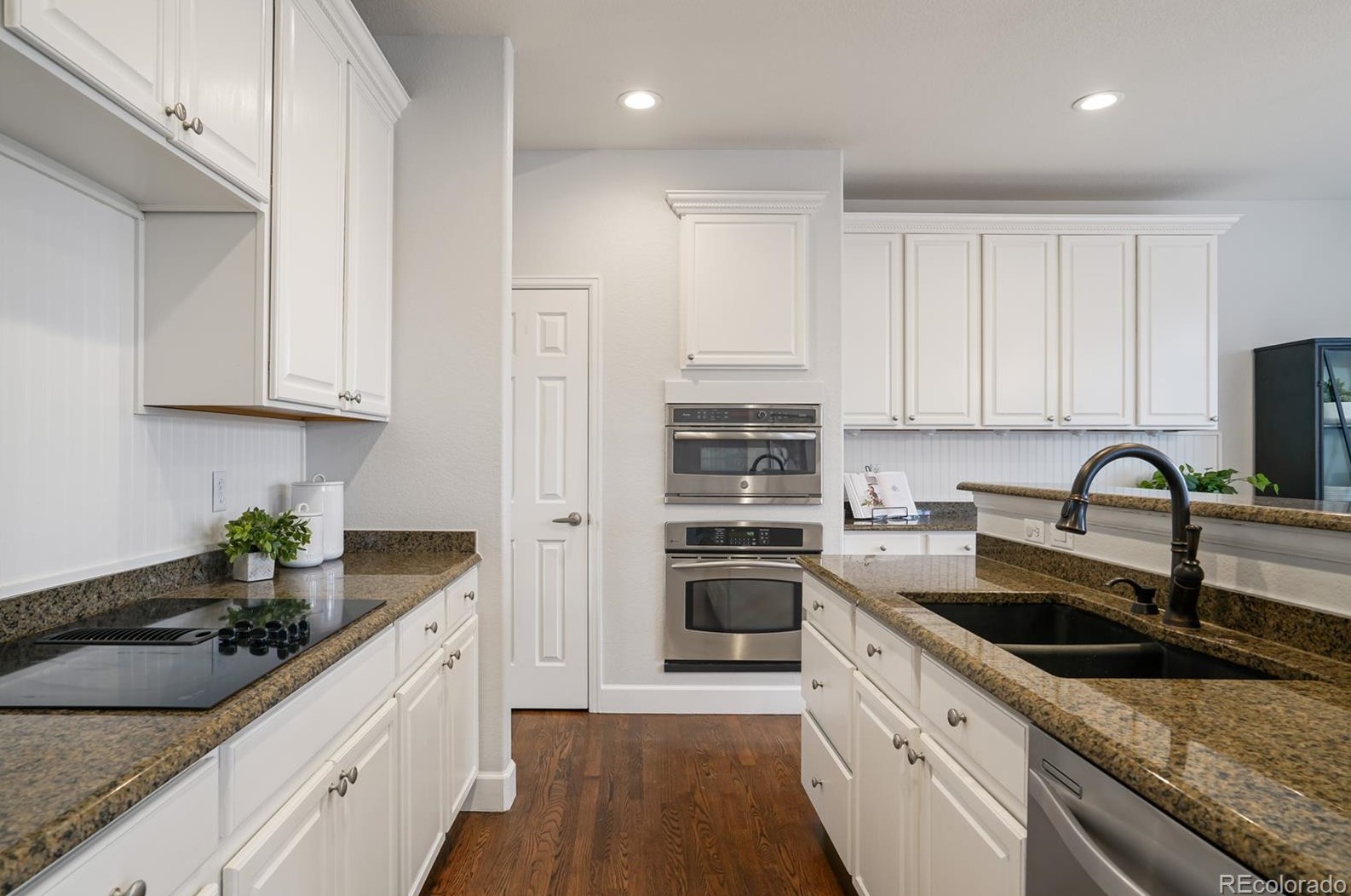 6075 Blue Terrace Pl, Castle Rock CO  80108-8152 exterior