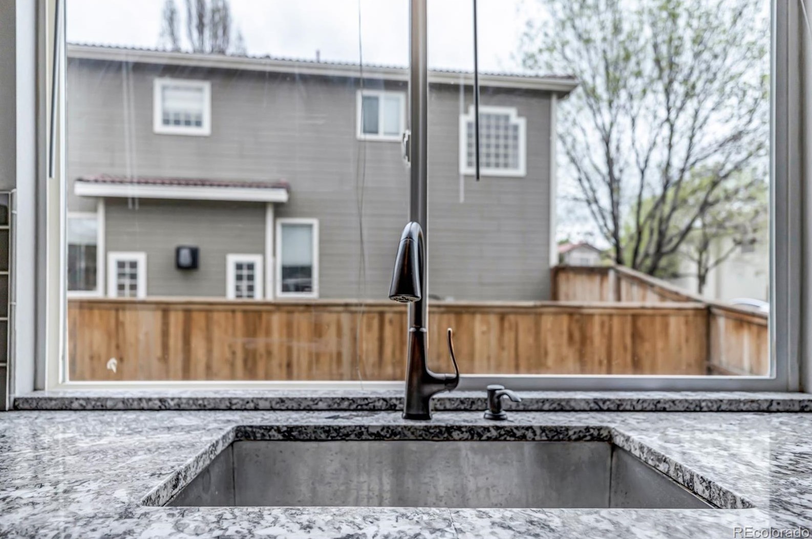 1271 Braewood Ave, Littleton CO  80129-5673 exterior