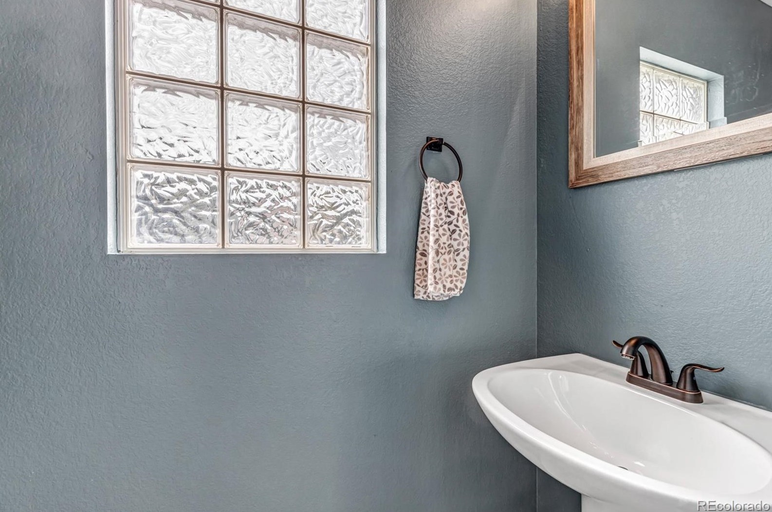 1271 Braewood Ave, Littleton CO  80129-5673 exterior