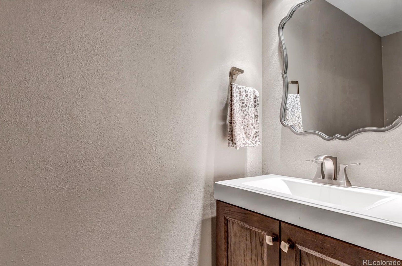 1271 Braewood Ave, Littleton CO  80129-5673 exterior