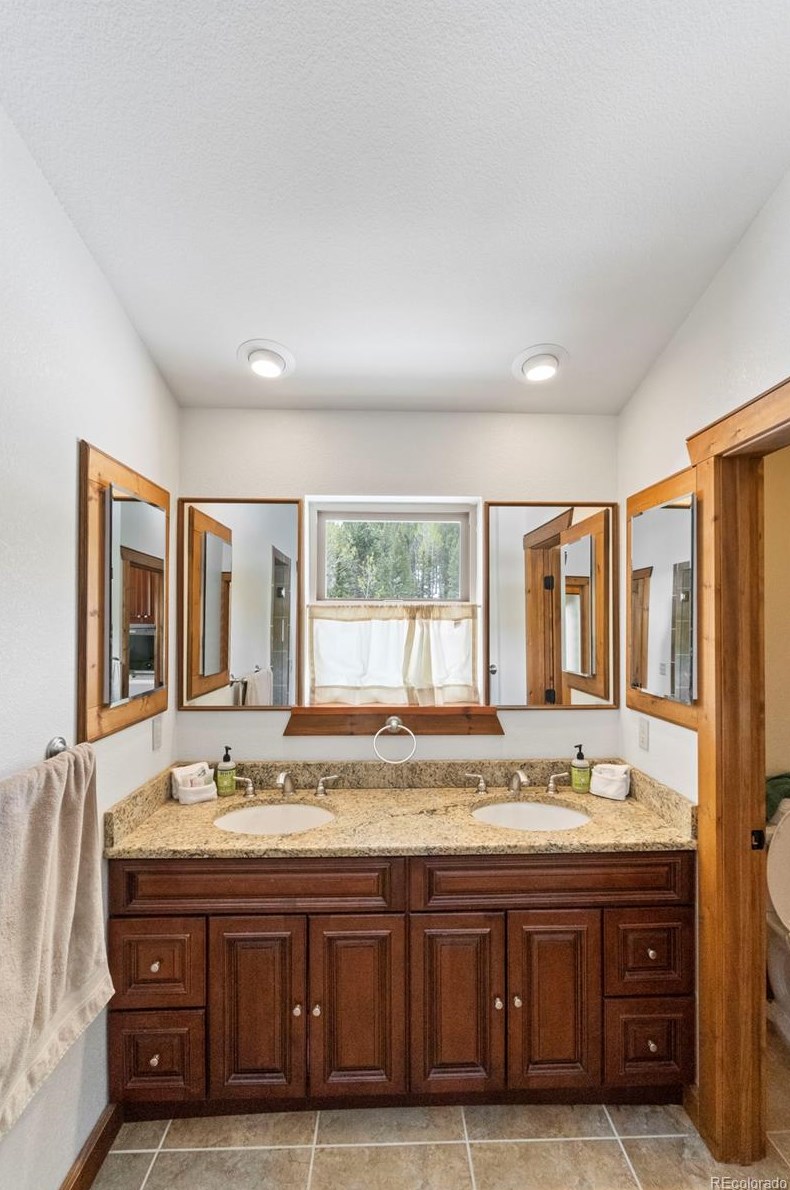 2866 Sunnywood Ave, Woodland Park CO 80863-9498 exterior