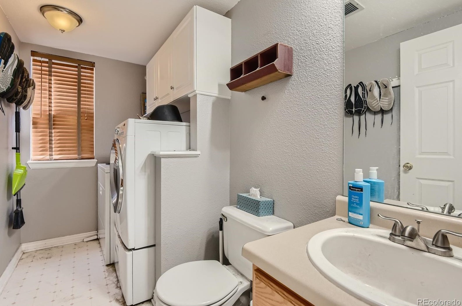 8873 Miners Dr, Littleton CO 80126-5023 exterior