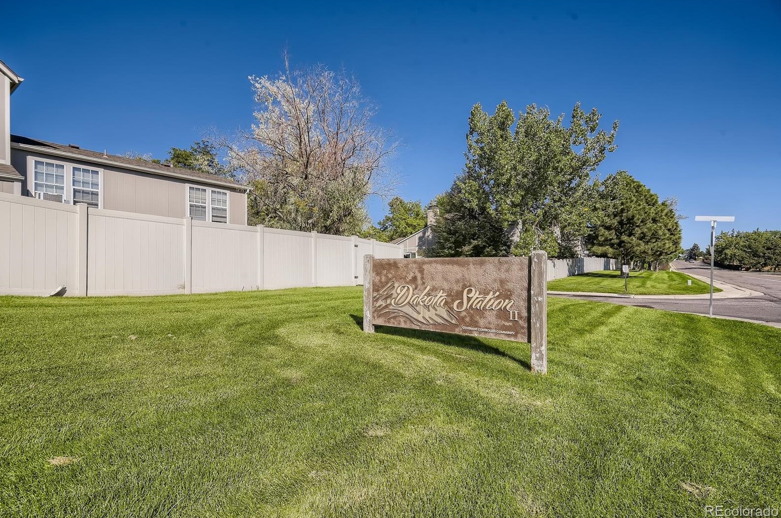 9673 Chatfield Ave, Littleton CO 80128-9216 exterior