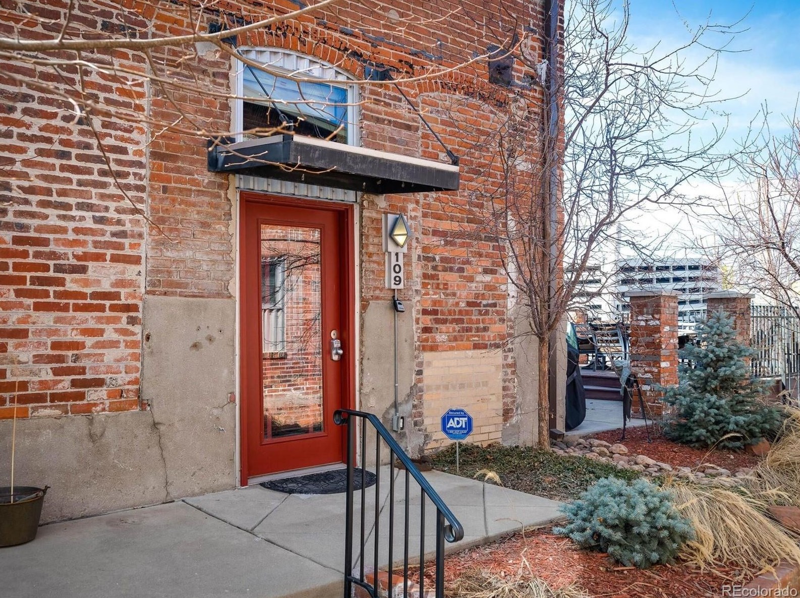 3033 Blake St, Denver CO  80205-2331 exterior