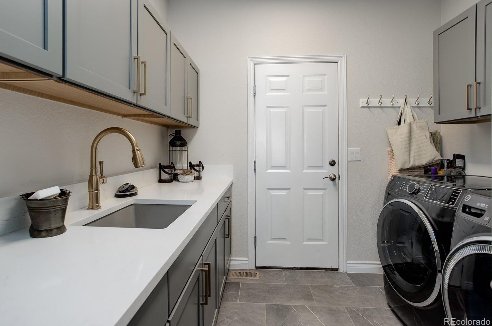 1720 Ridgetrail Ct, Castle Rock CO  80104-7697 exterior