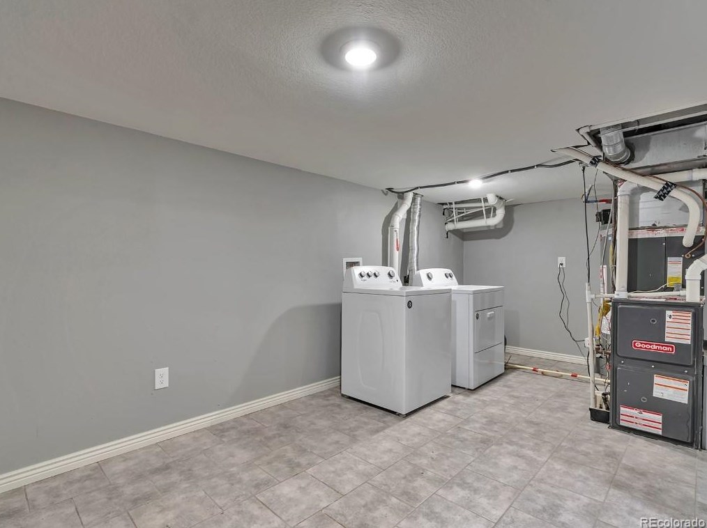 1453 Tamarac St, Denver CO  80220-3326 exterior