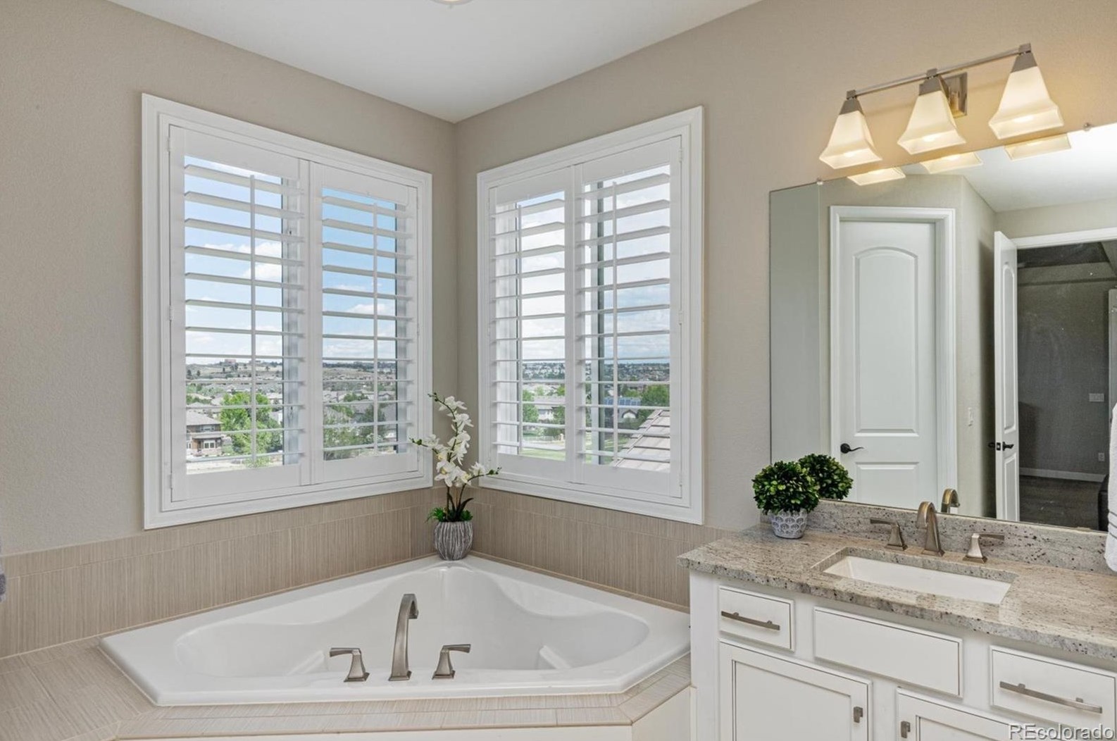 21925 Rowland Dr, Aurora CO exterior