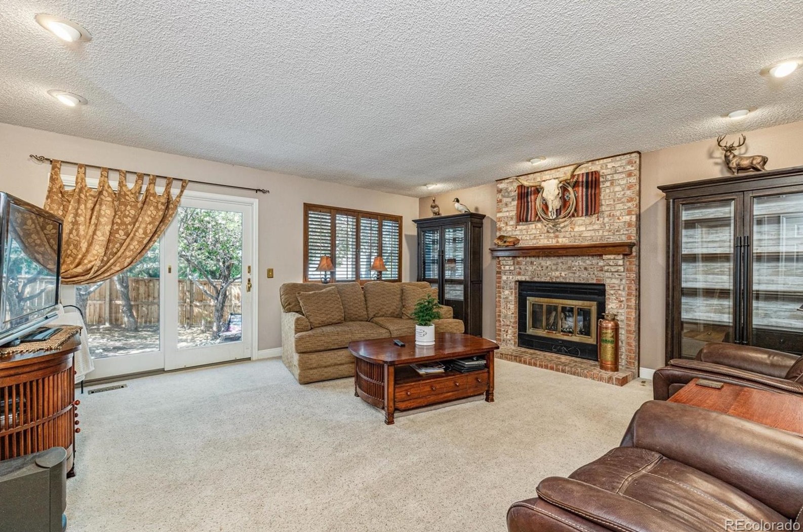 8588 Woody Way, Littleton CO 80126-2536 exterior