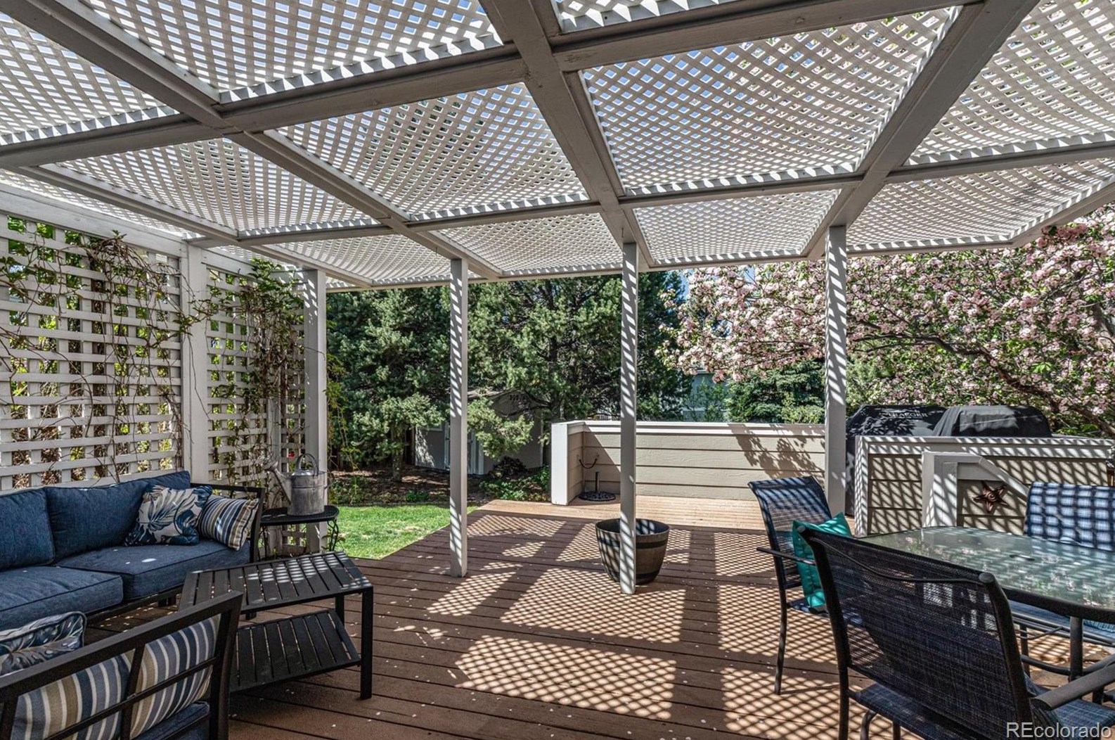 8588 Woody Way, Littleton CO 80126-2536 exterior