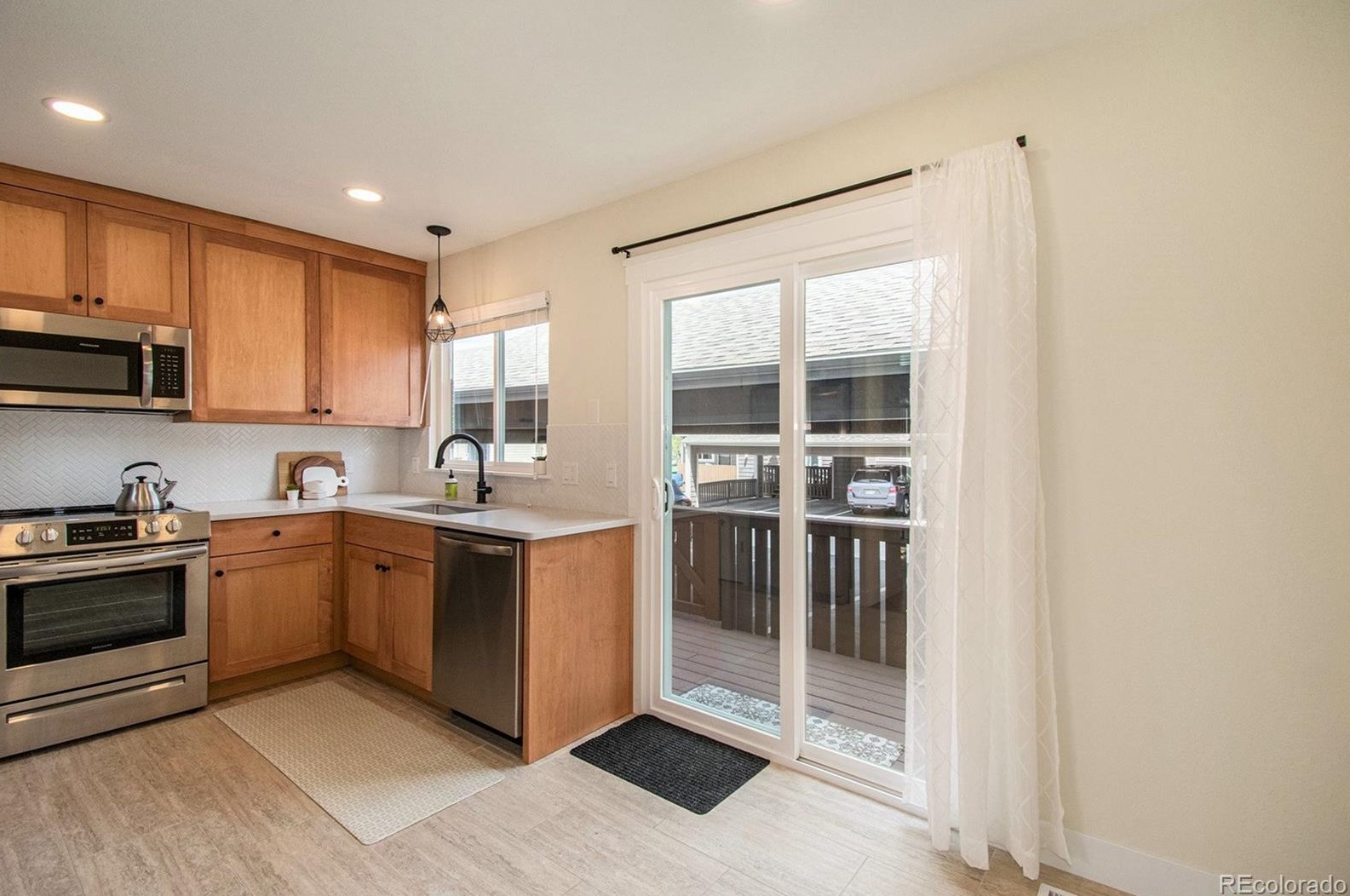 938 Summer Dr, Littleton CO  80126-4801 exterior