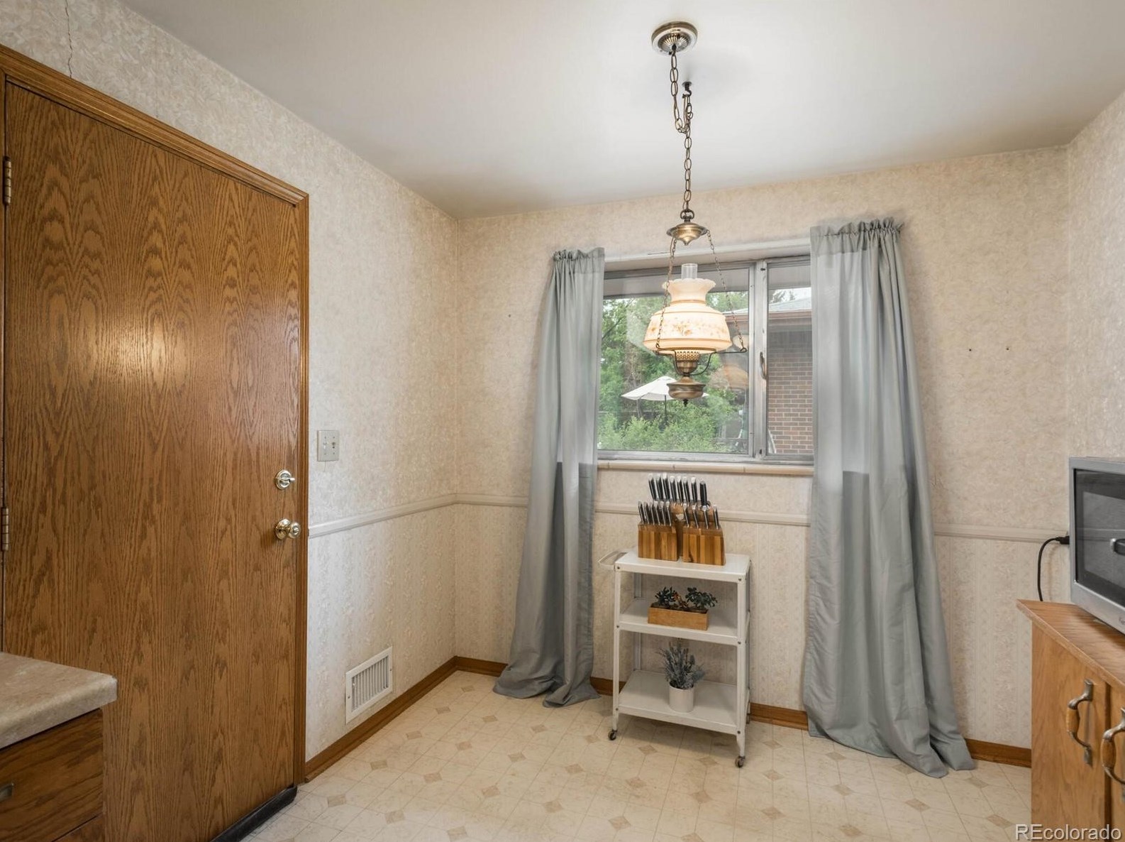 6592 Pearl St, Littleton CO  80121-2342 exterior