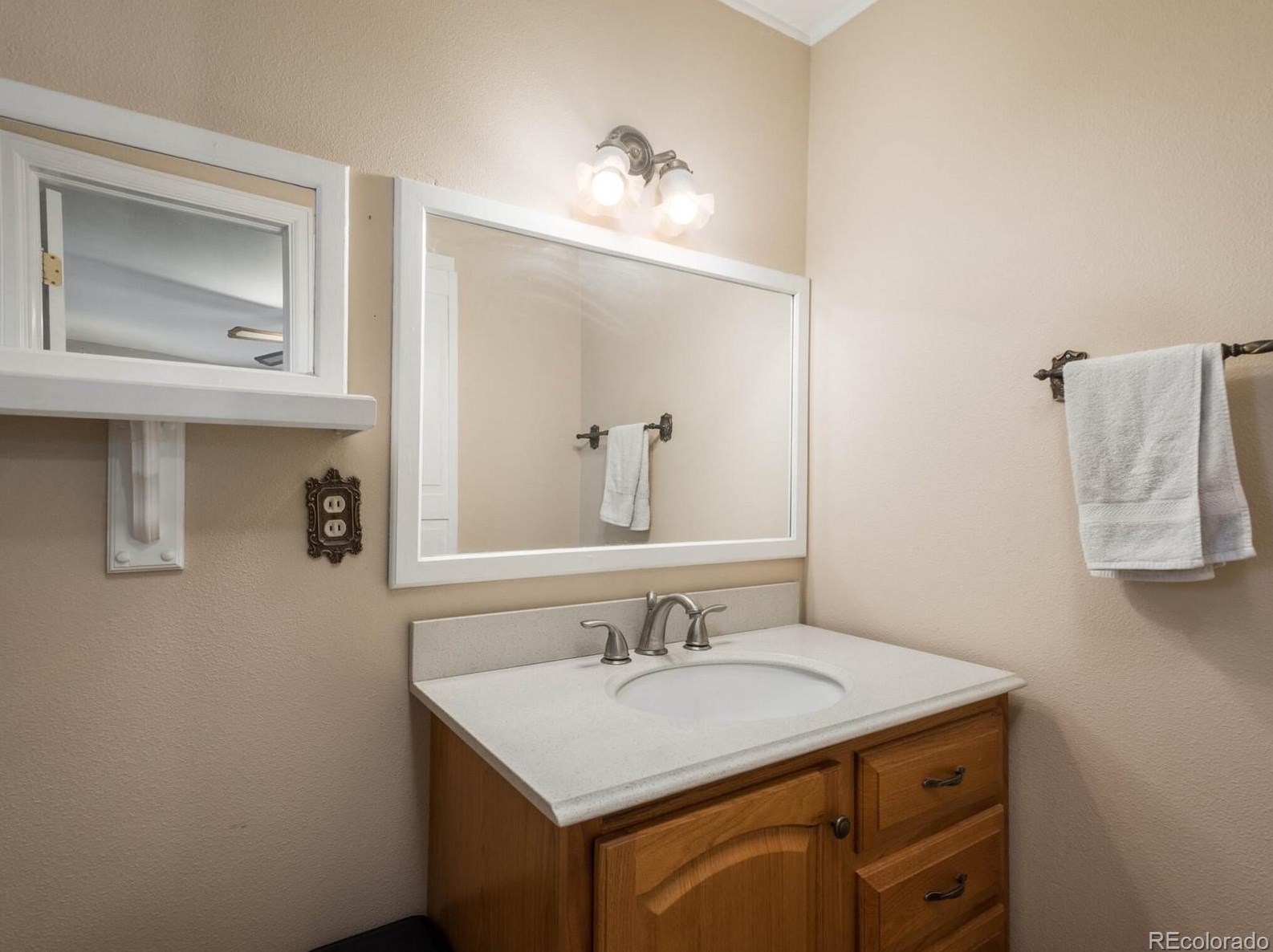 6592 Pearl St, Littleton CO  80121-2342 exterior