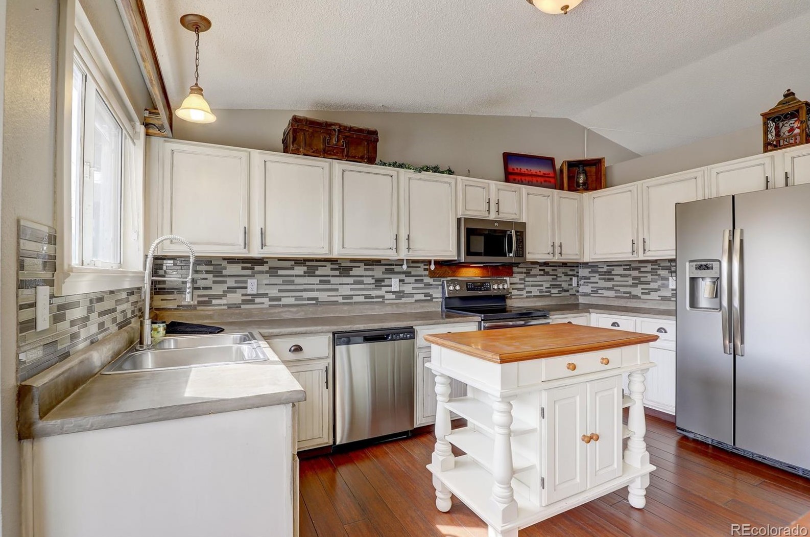 4356 Bennington Ave, Castle Rock CO  80104-8581 exterior