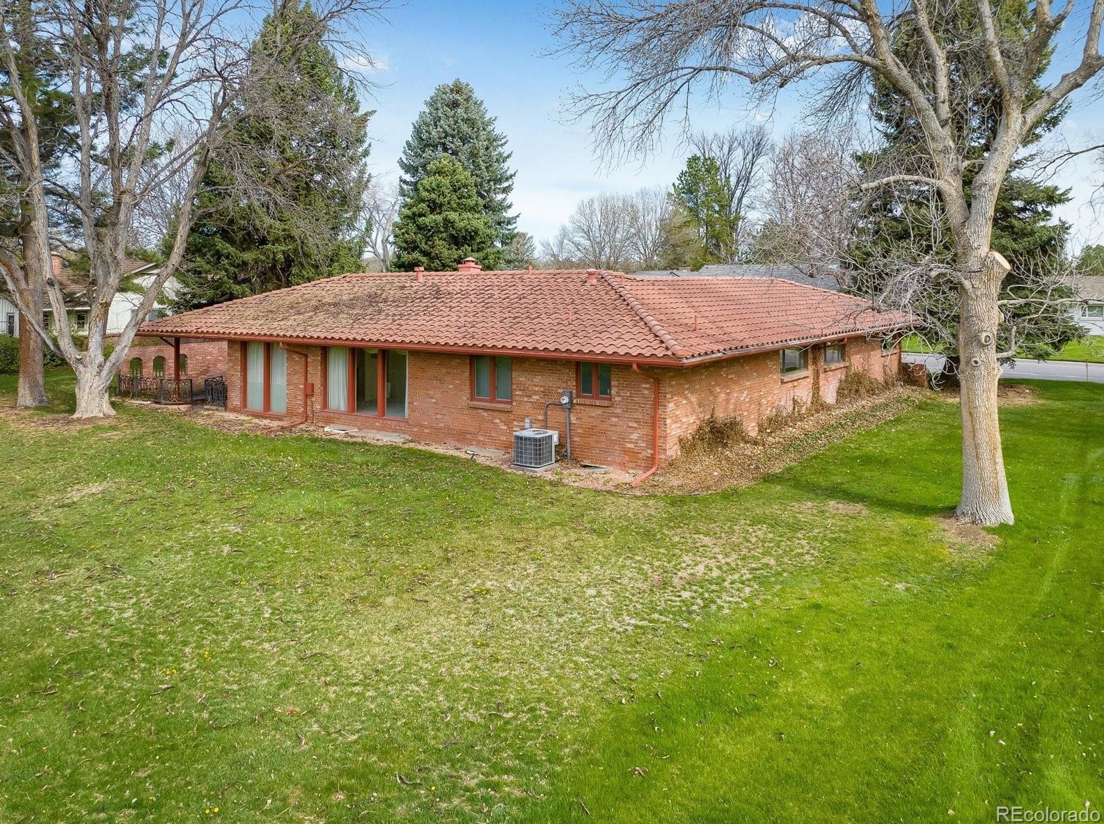 26 Fairway Ln, Littleton CO 80123-6664 exterior