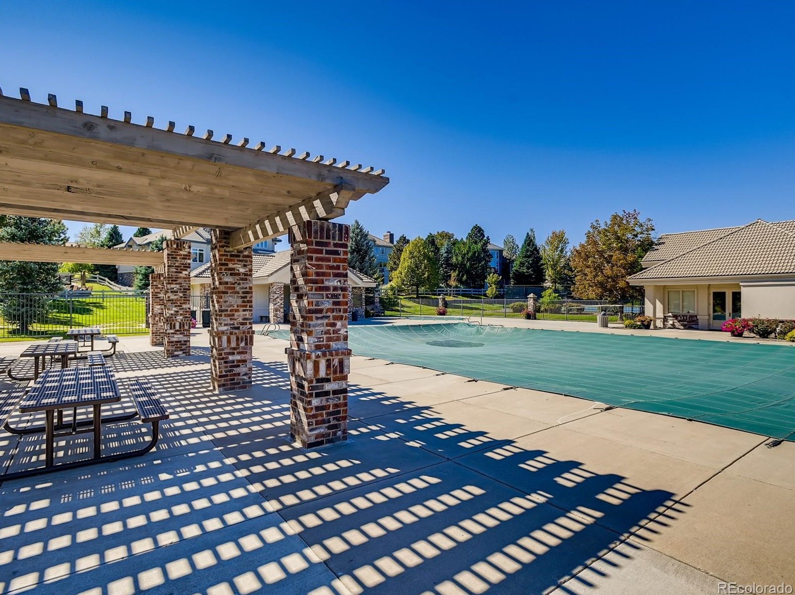 9670 Sunset Hill Dr, Littleton CO 80124-6719 exterior