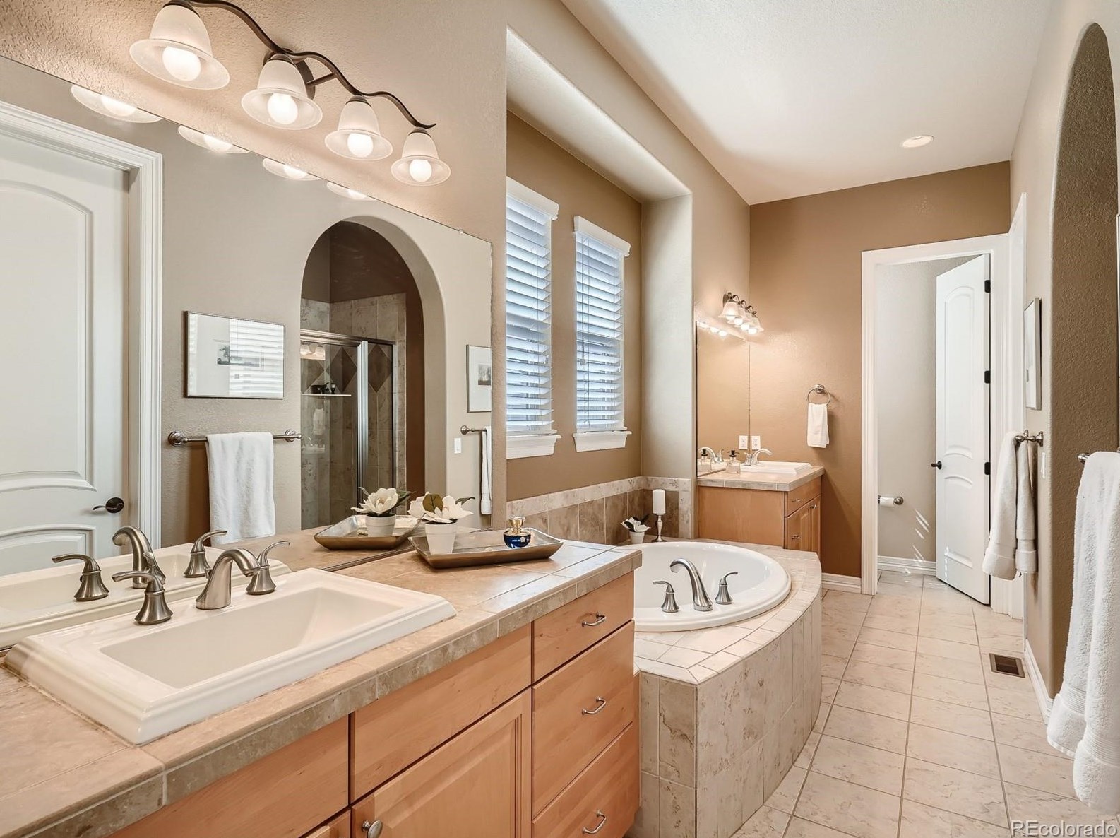 9670 Sunset Hill Dr, Littleton CO 80124-6719 exterior