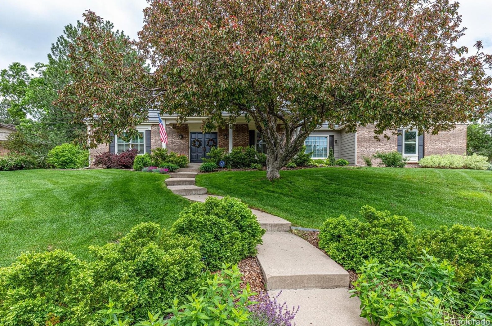 5698 Green Oaks Dr, Littleton CO 80121-1327 exterior