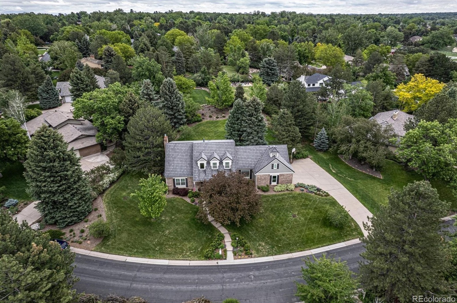 5698 Green Oaks Dr, Littleton CO 80121-1327 exterior