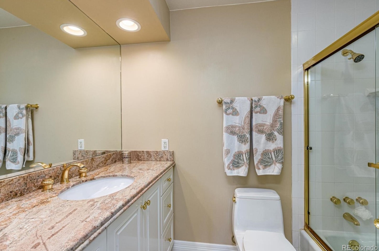 5698 Green Oaks Dr, Littleton CO 80121-1327 exterior