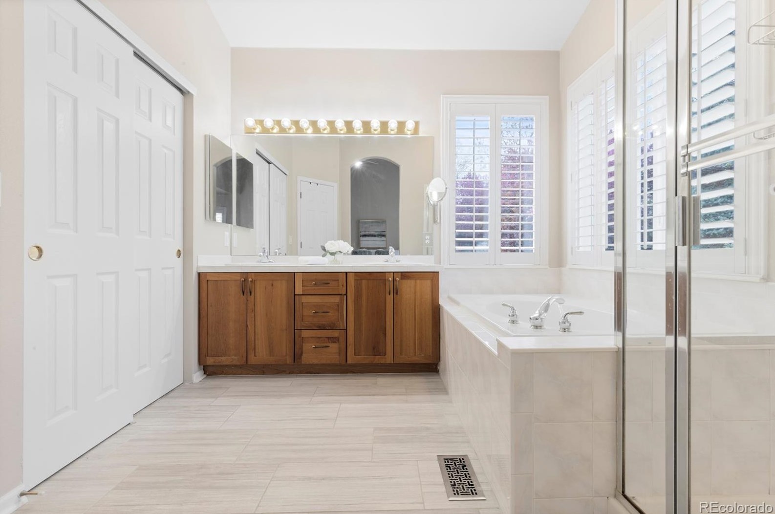 9275 Desert Willow Rd, Littleton CO  80129-5719 exterior