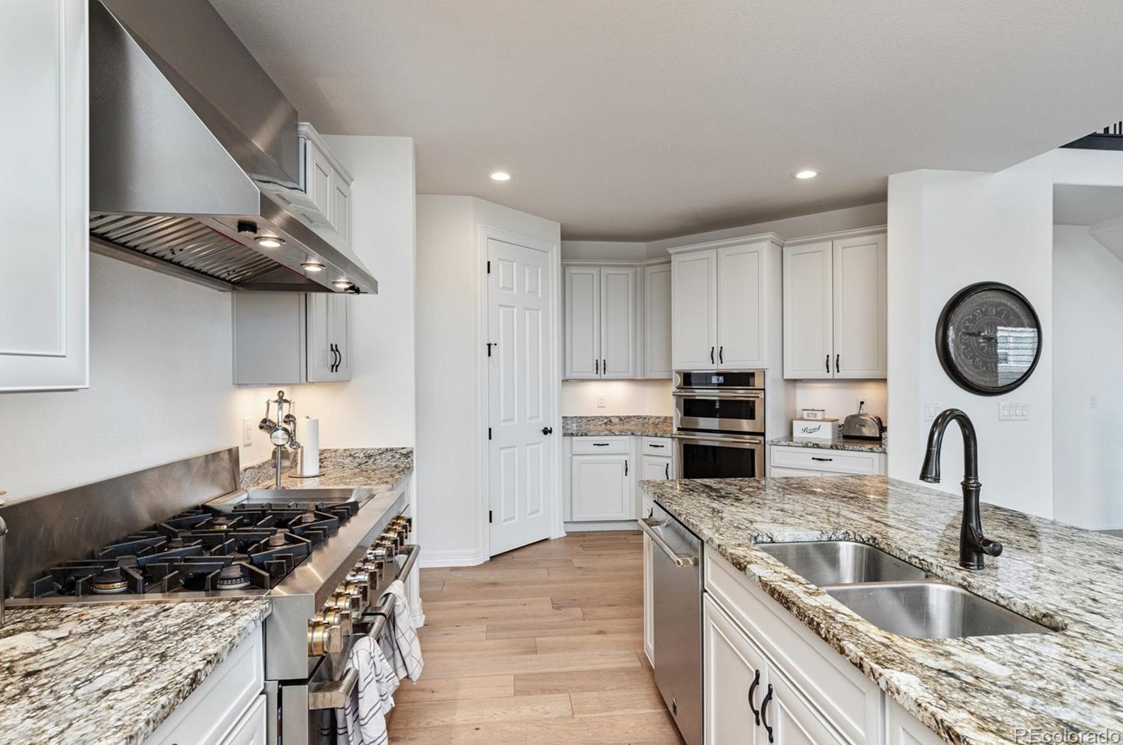 27553 Euclid Dr, Aurora CO 80016 exterior