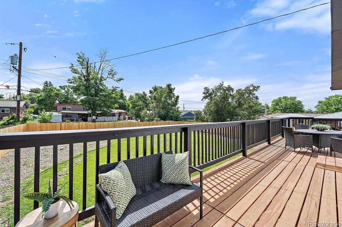 6060 Ames St, Arvada CO  80003-5214 exterior