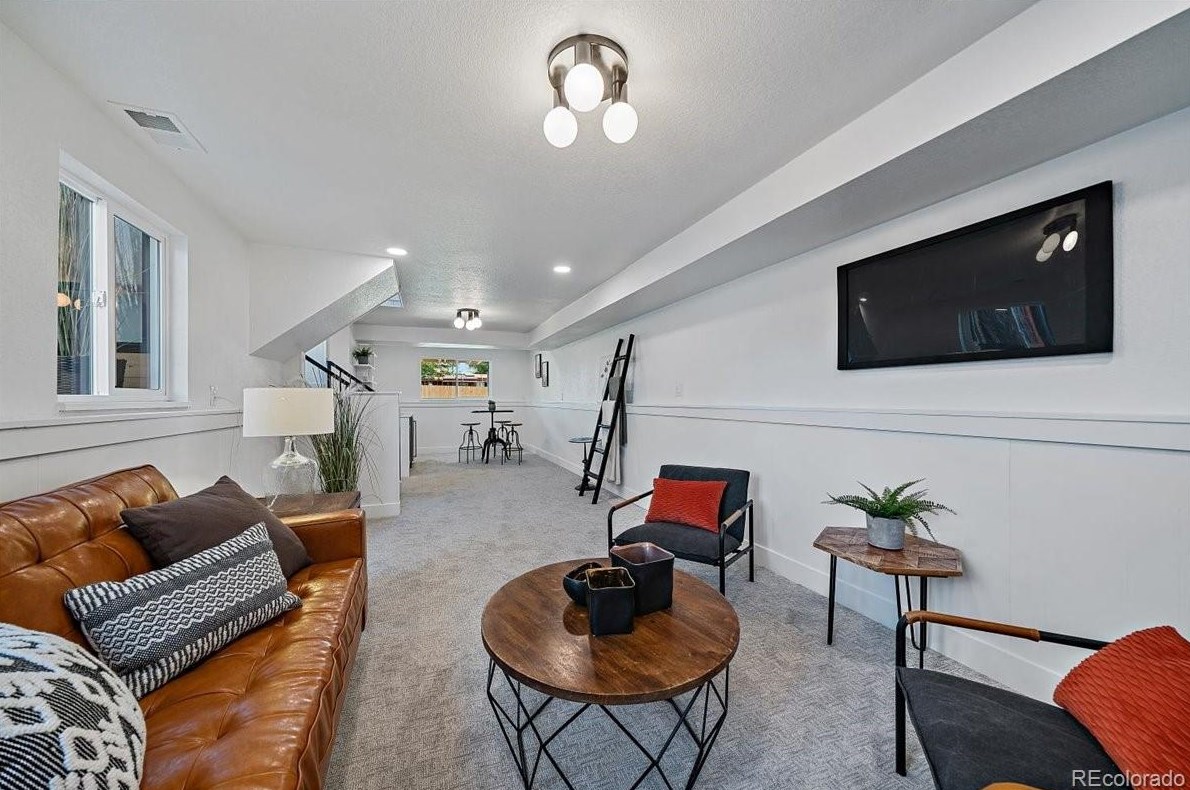 6060 Ames St, Arvada CO  80003-5214 exterior