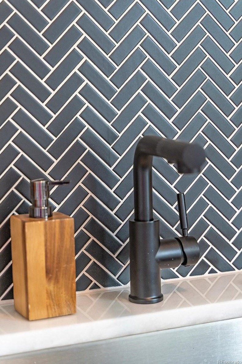 6060 Ames St, Arvada CO  80003-5214 exterior