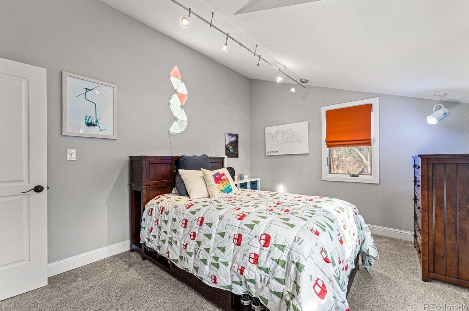 1498 Green Oaks Dr, Littleton CO 80121-1327 exterior