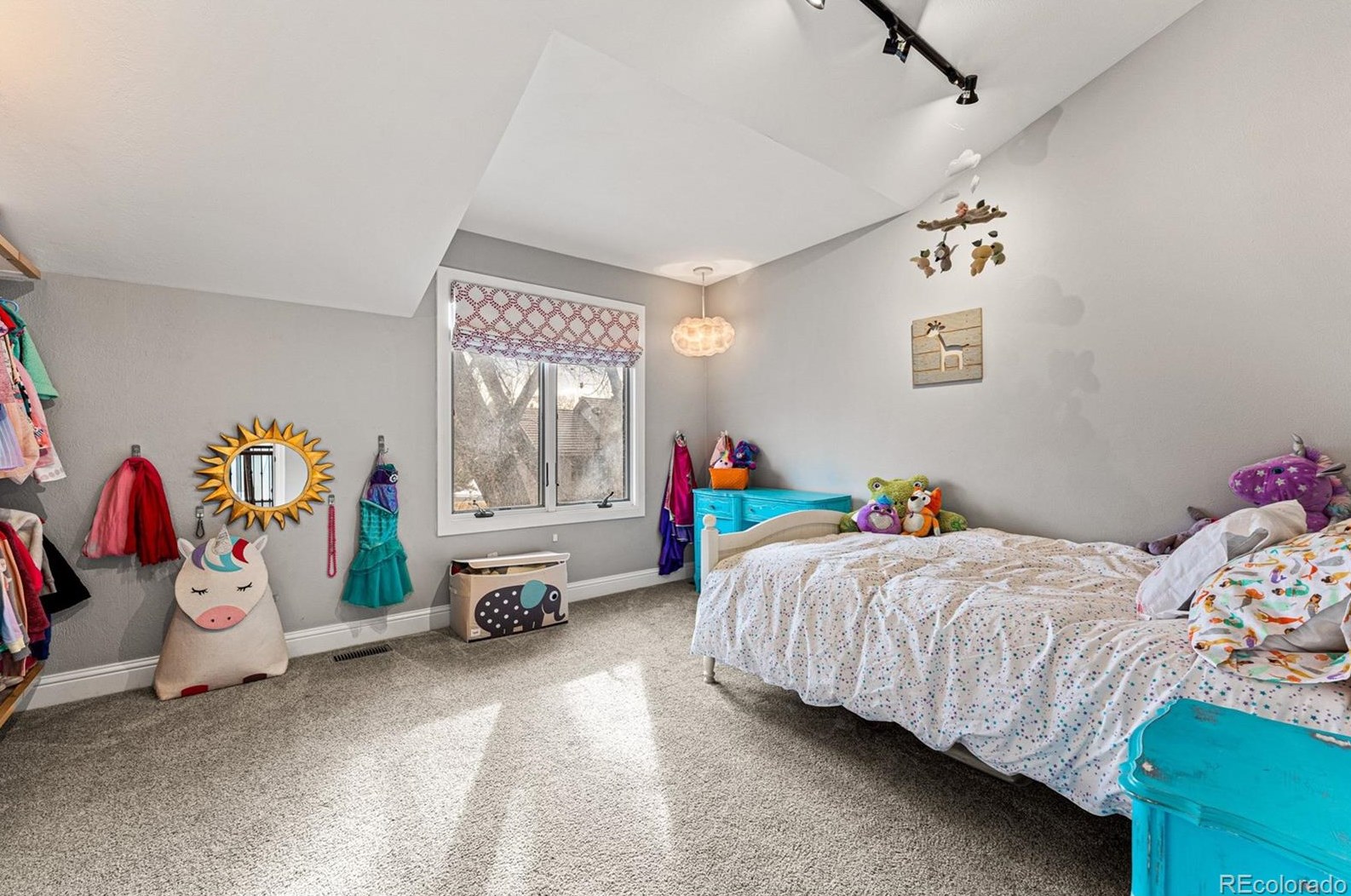 1498 Green Oaks Dr, Littleton CO 80121-1327 exterior