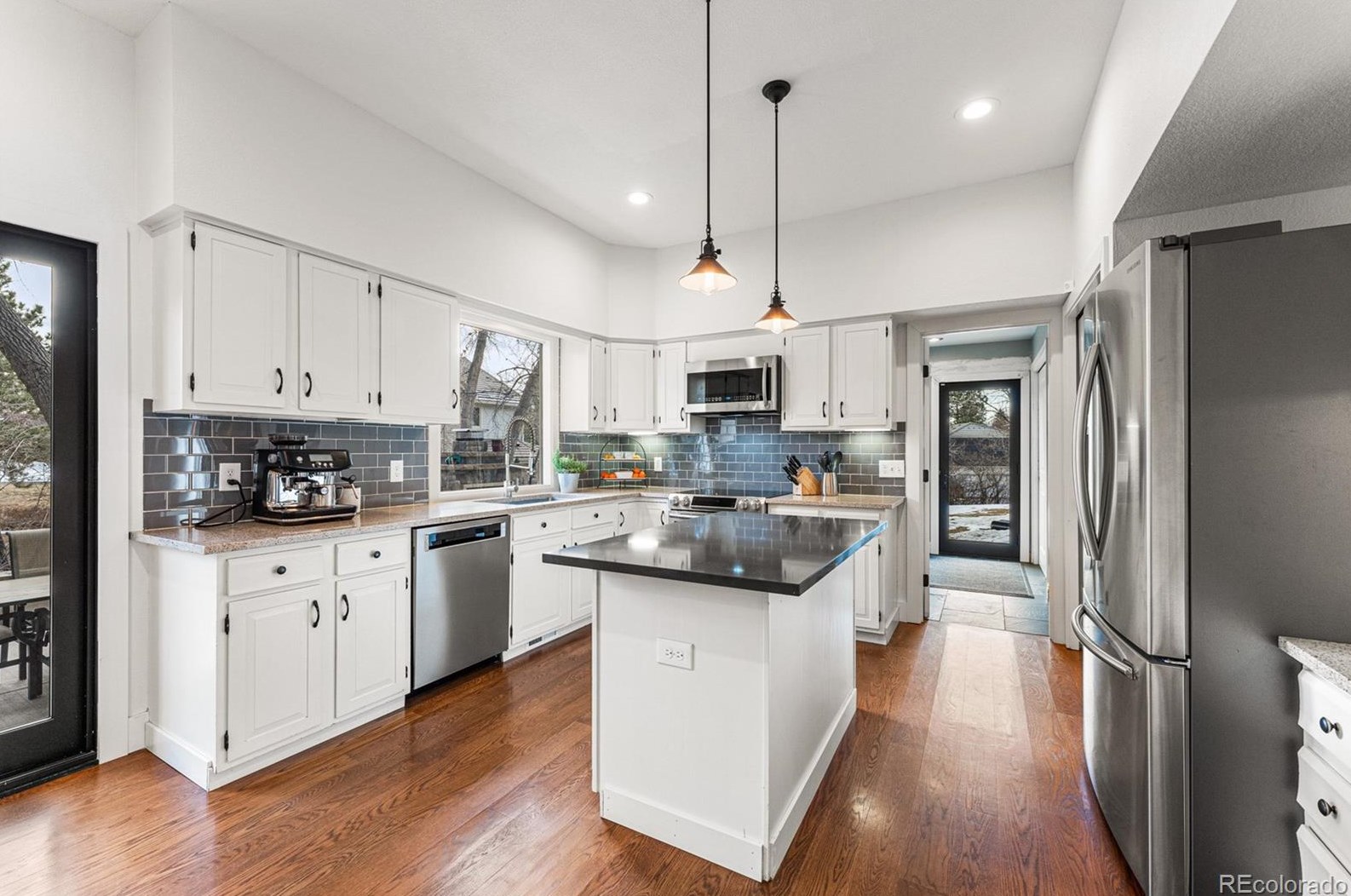 1498 Green Oaks Dr, Littleton CO 80121-1327 exterior