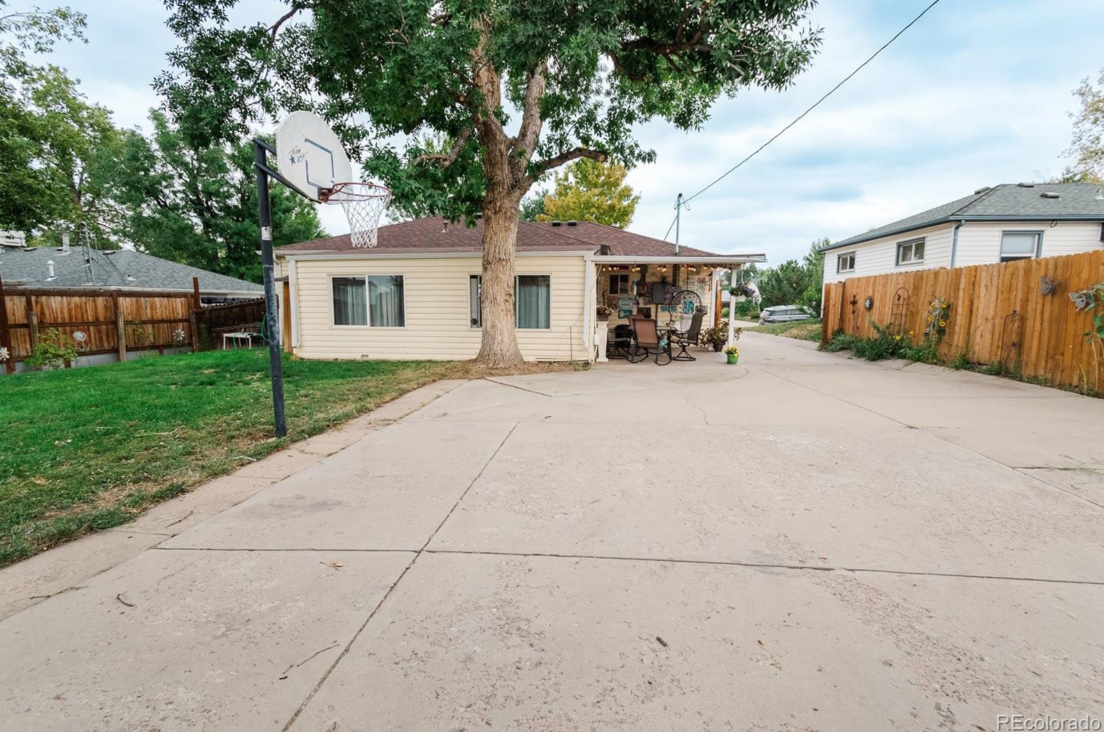 5241 Sherman St, Littleton CO 80121-1034 exterior