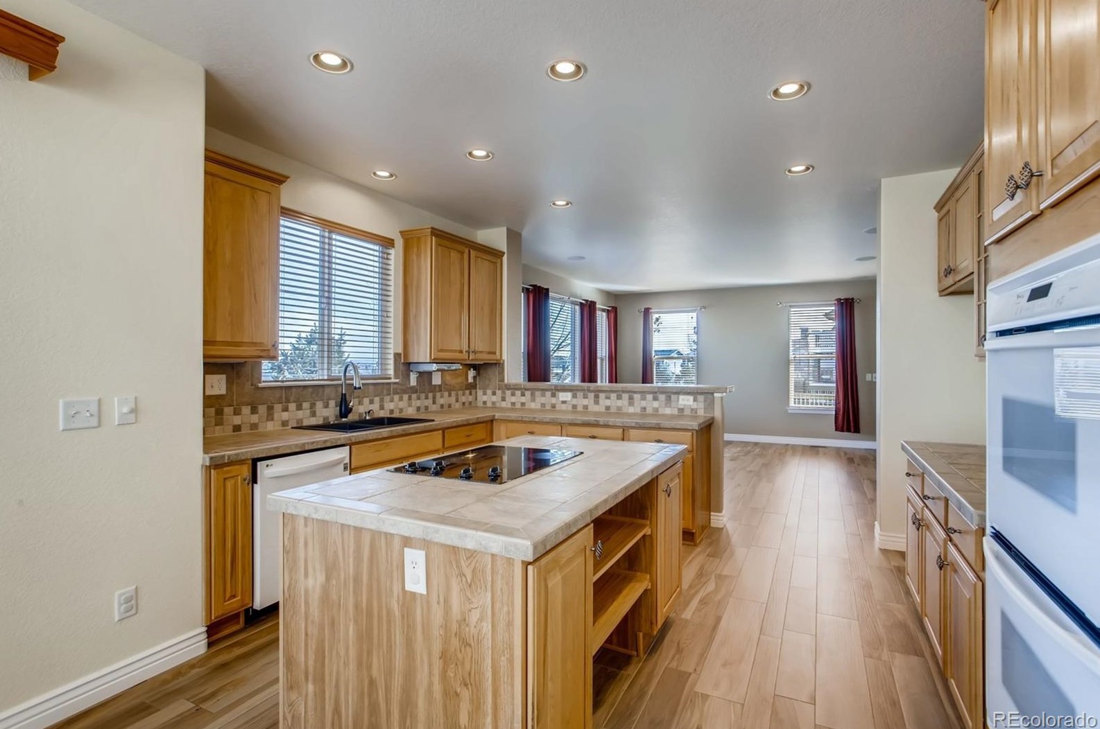 3077 Fox Sedge Ln, Littleton CO 80126-7591 exterior