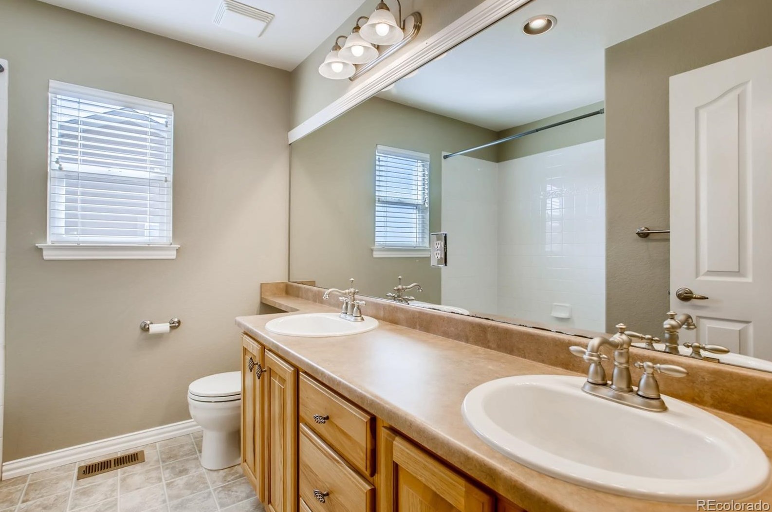 3077 Fox Sedge Ln, Littleton CO 80126-7591 exterior