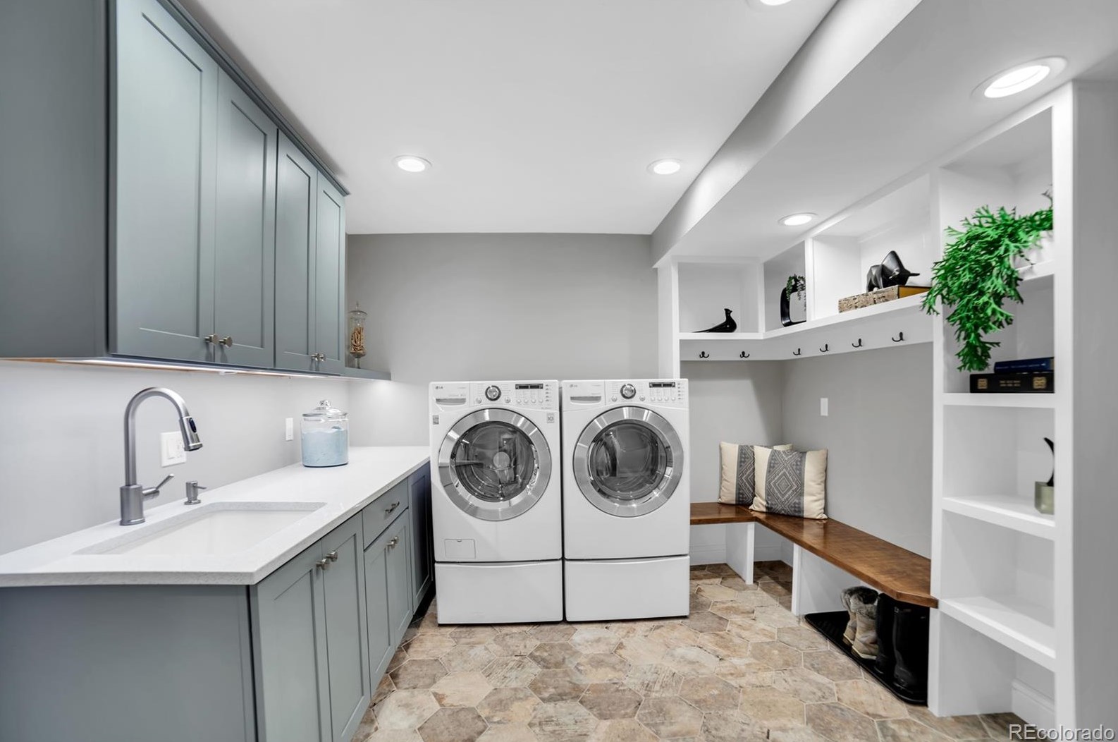 6545 Garfield Ct, Littleton CO 80122-2201 exterior