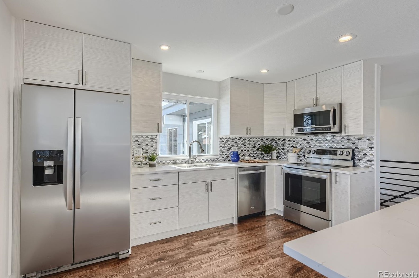 5902 Chestnut Ave, Littleton CO  80128-6045 exterior